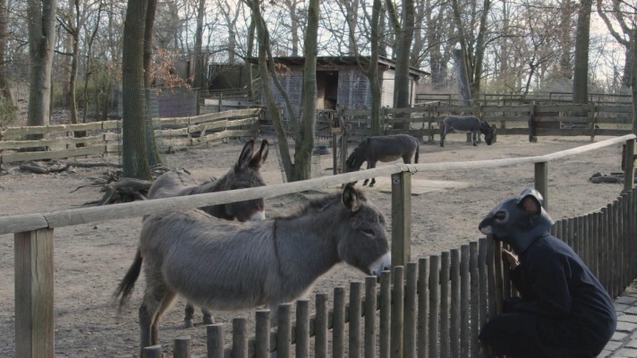 Marwa Arsanios, ¿Quién teme a la ideología? Parte 5: Derecho de paso, 2025. Cortesía de la artista