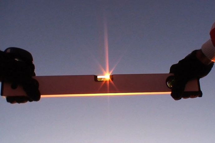 João Onofre, Untitled (leveling a spirit level in free fall feat. Dorit Chrysler