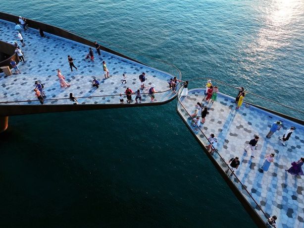 Kiss Bridge