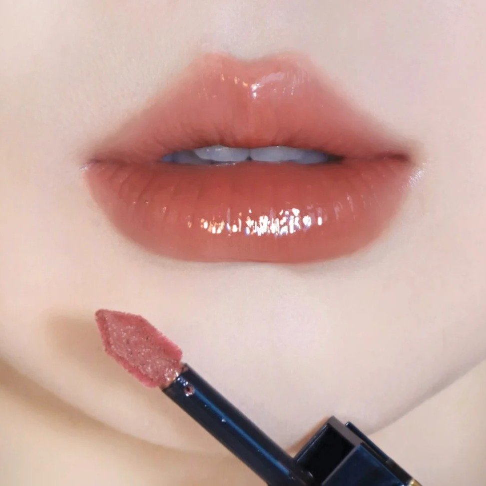 YSL 爱心镜面唇釉 #610 Nude Champion