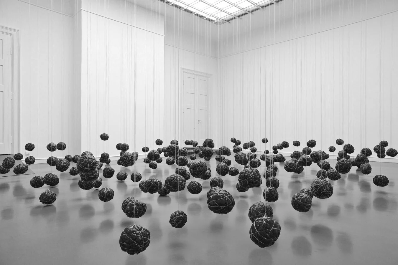Wangechi Mutu《Black Soil Poems》:诗意与神话交织的当代艺术体验