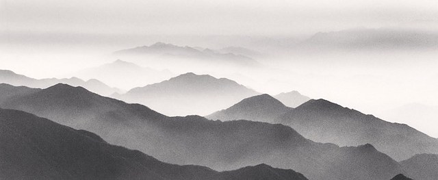 Michael Kenna《银色俳句》：极简黑白下的亚洲诗意风景