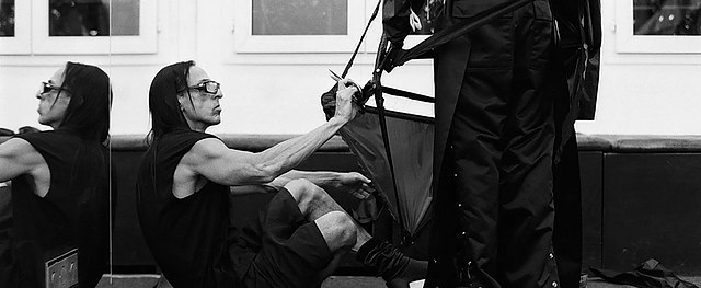 Rick Owens《爱的庙堂》:前卫时尚与神圣主题的极致碰撞