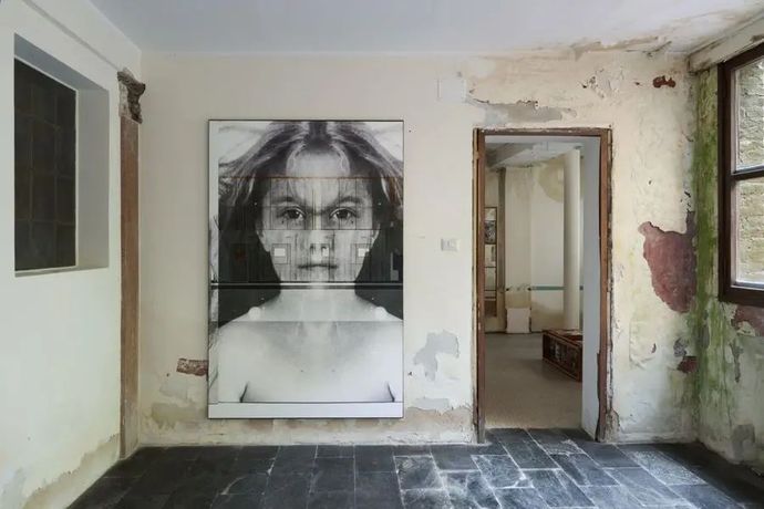 Tolia Astakhishvili《To Love And Devour》:空间与情感的对话