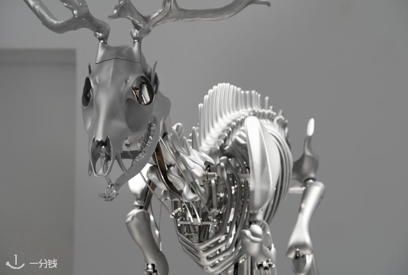 Mat Collishaw《Vivisystem》：生物与机器的边界之问