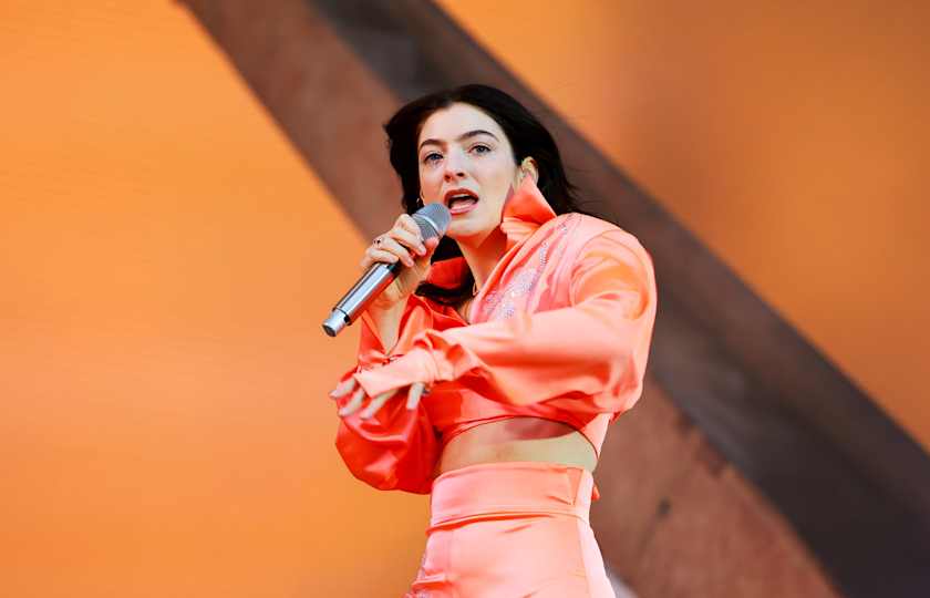 Lorde 2025 巴黎演唱会《Lorde Tour》来了:天后归来,副歌大合唱,巴黎站不容错过!