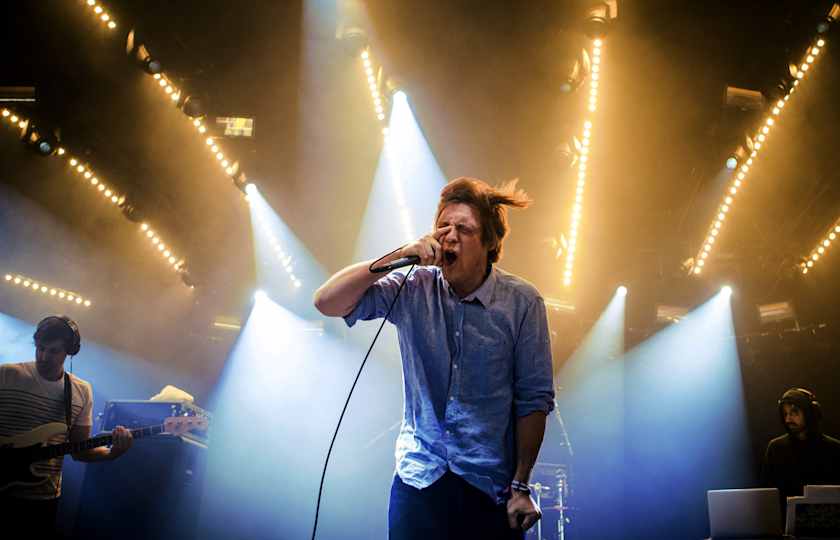 John Maus 2025 演唱会《John Maus Tour》马赛站来了：复古合成器与哲学气场全开！