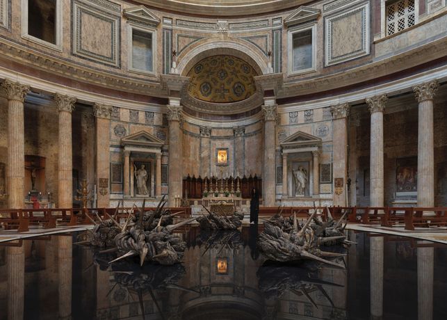 Helga Vockenhuber《Pantheon 'Corona Gloriae'》：宗教象征与当代雕塑的对话