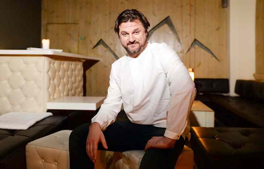 Solomun 2025 法国演唱会《Solomun Tour》Orange站来了:电音大神空降橙色古剧场,氛围感爆棚!