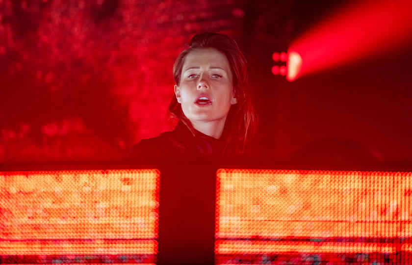 Charlotte de Witte 2025 演唱会《Ibiza Town站》来了:Techno女王炸场,电音迷必冲!