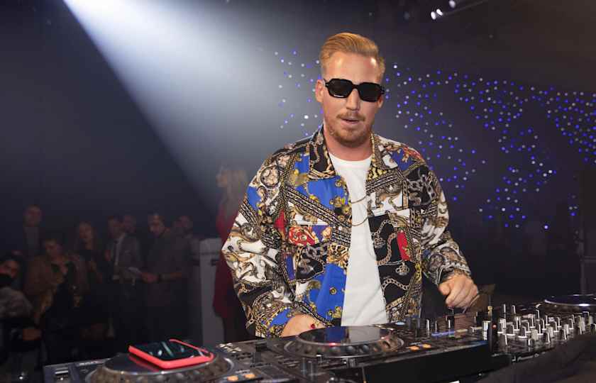 HUGEL 2025年伊比萨《Make The Girls Dance》派对来了:电音控必冲的夏夜狂欢