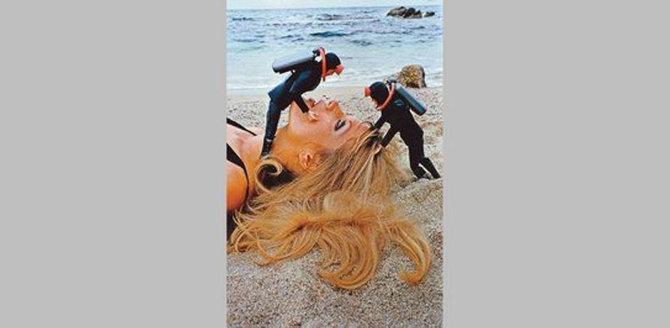 Helmut Newton《Newton’s Riviera & Dialogues》:摄影大师与馆藏对话的视觉盛宴
