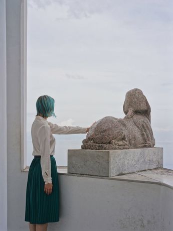 Elina Brotherus《Dreamer》:摄影与建筑的诗意对话