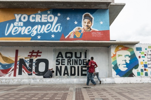 拉美社会与历史的视觉档案：《El sueño bolivariano. Preludio I y Preludio II》