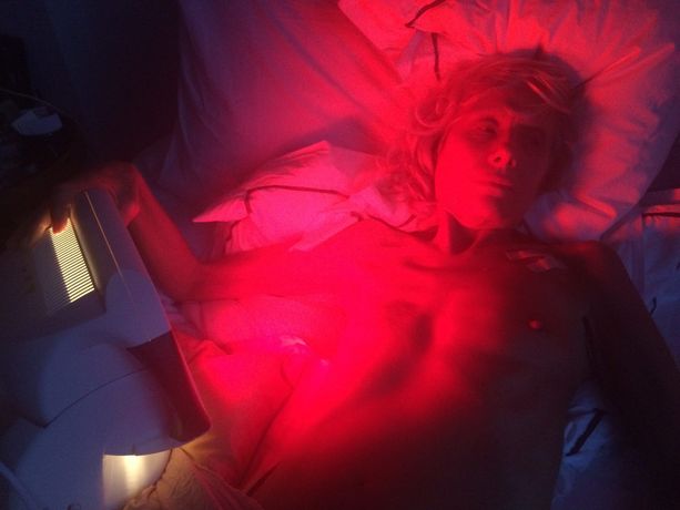 Gisela Getty《Ashes to Rishikesh》：直面死亡的温柔凝视
