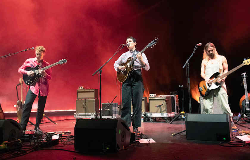 Big Thief 2026年演唱会《SOMERSAULT SLIDE 360》意大利Segrate站来了:独立乐迷必打卡的温柔现场