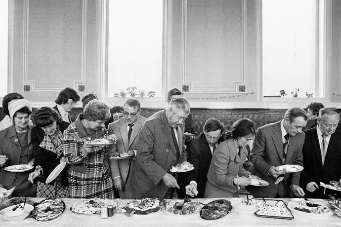 Martin Parr《Early Works》：幽默与批判并存的英国社会观察