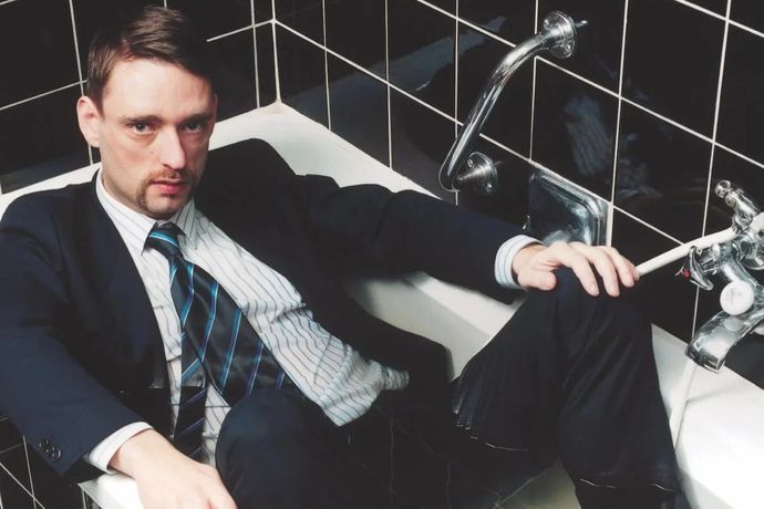 Erik Schmidt《The Rise and Fall of Erik Schmidt》:多维视角下的自我与社会