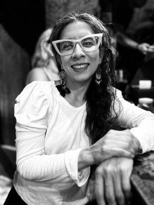 Regina José Galindo《Glass Ceiling》：行为艺术直面女性职场困境