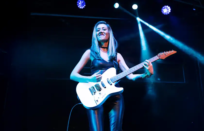 Lari Basilio 2025 意大利巡演《European Tour》米兰、巴里等多城来了：吉他女神现场炸裂演绎，乐迷必冲！