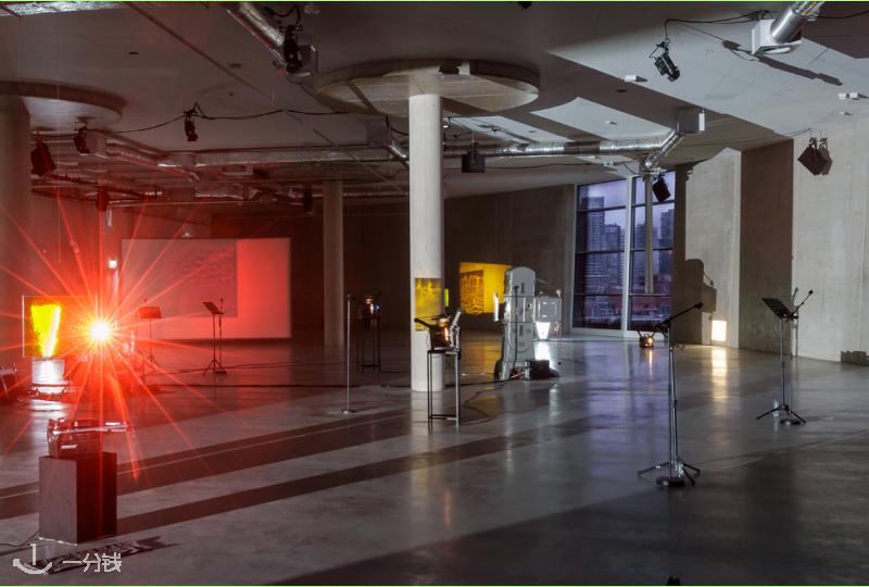 Rosa Barba《Rosa Barba solo show》：电影空间的颠覆与重构