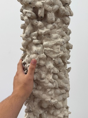 Marlon de Azambuja《El otro lado》:探索夜色与内心边界的当代艺术展