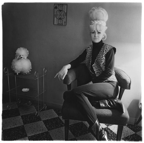 Diane Arbus《Konstellationen》:一场穿越边界的摄影星座之旅