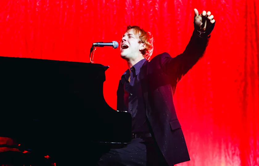 Tom Odell 2025 演唱会《欧洲巡演》伦敦/巴黎等站来了：治愈嗓音+经典大合唱，现场氛围感爆棚！