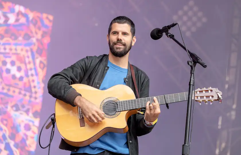 Nick Mulvey 2025 年演唱会《Dark Harvest World Tour》巴塞罗那、马德里站来了：英伦民谣才子现场治愈全场！