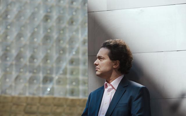 Evgeny Kissin 基辛《一场音乐会,两首协奏曲》音乐会 2025 巡演来了:钢琴巨匠的极致挑战