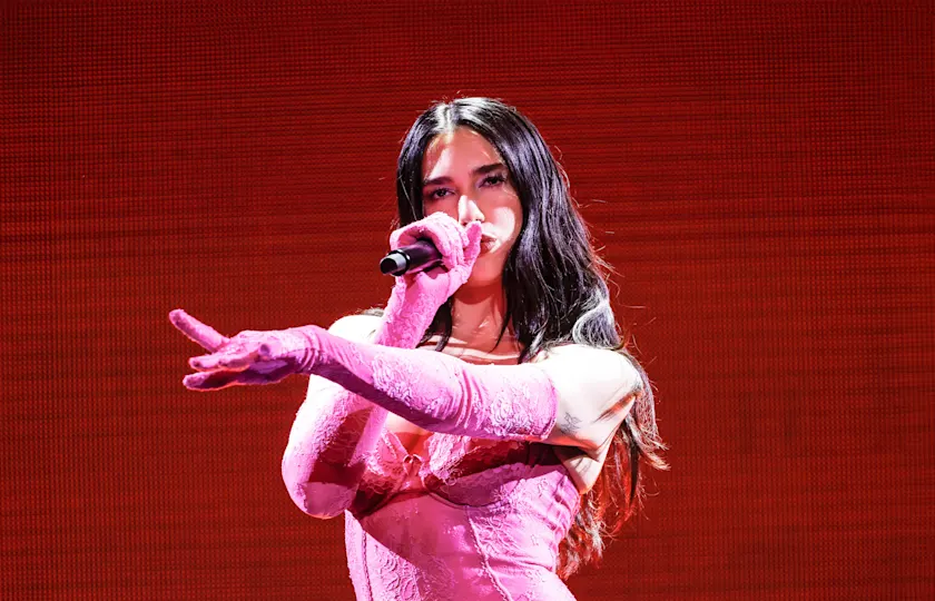 Dua Lipa 2025年巡演演唱会 英国站来了:全新专辑+超炸现场,乐迷必看!