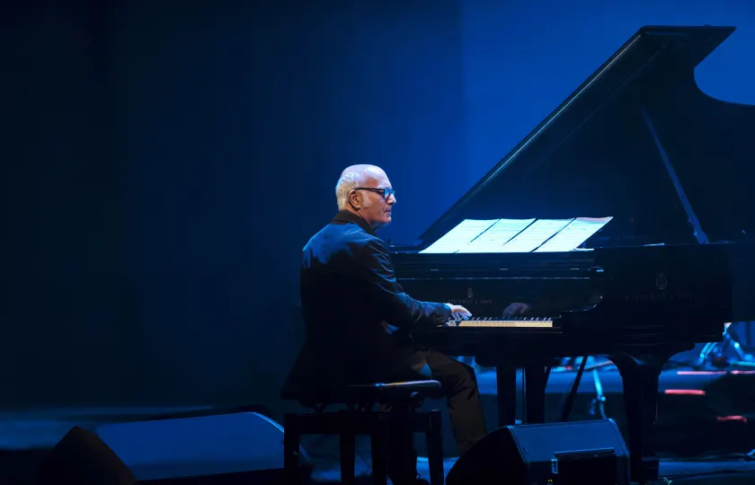 Ludovico Einaudi 2026钢琴演奏会 Bristol站来了：沉浸式极简钢琴，乐迷必冲现场！