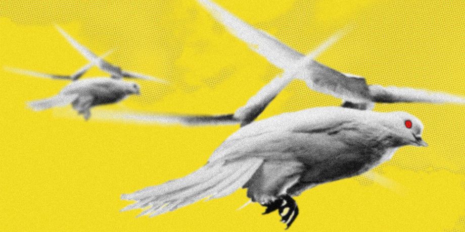 城市声音与雕塑群展《Murmurs Over the Glass Towers》：探索都市脉搏的艺术现场