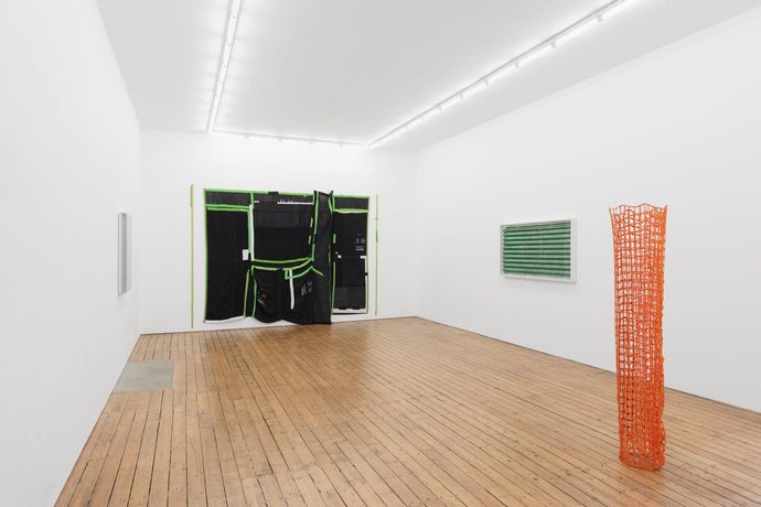 表面与记忆的交汇｜“Hold Still”群展：空间、材料与人类痕迹的诗意对话