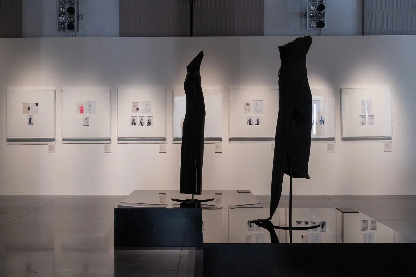 Azzedine Alaïa & Cristóbal Balenciaga《形体雕塑家》:两位时尚巨匠的极致对话