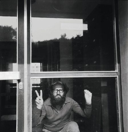 Július Koller《Antihappening》:观念艺术与东欧社会的诗性抵抗