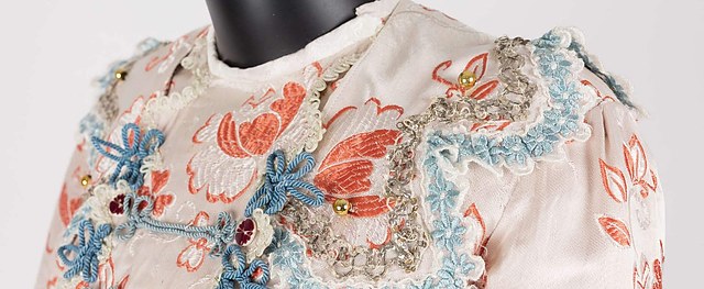 多瑙施瓦本人传统与女性服饰《厚重的织物:女性-传统服饰-人生故事》:织物串联迁徙与扎根的民族故事