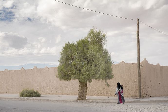 Peter Ydeen《Waiting for Palms》：北非城市风景的诗意凝视