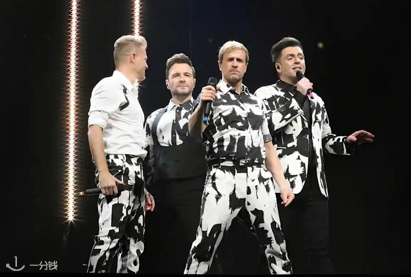 Westlife 西城男孩 2026 演唱会《25周年世界巡演》巴黎站来了:金曲大合唱,青春回忆杀!