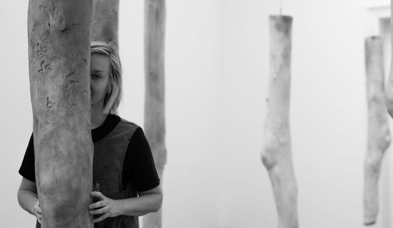 Kaari Upson《House to Body Shift》：家与身体的边界探索