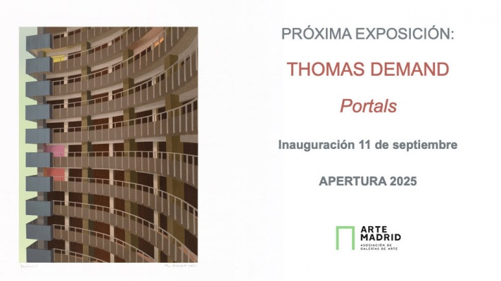 Thomas Demand《Portals》：建筑与记忆的时空之门