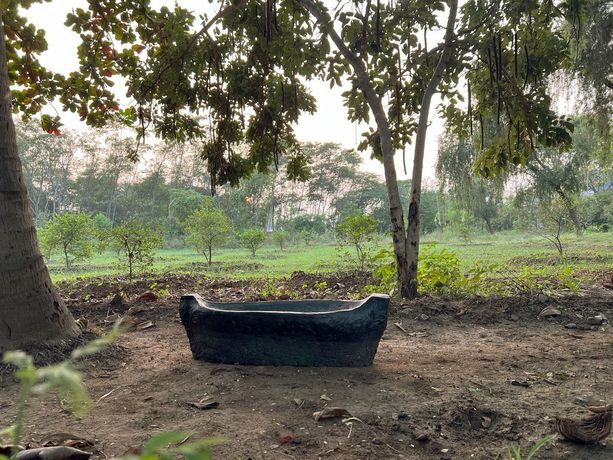 Wolfgang Laib《That which is beyond the beyond, that to which all things return》:以自然材料探索生命与归返