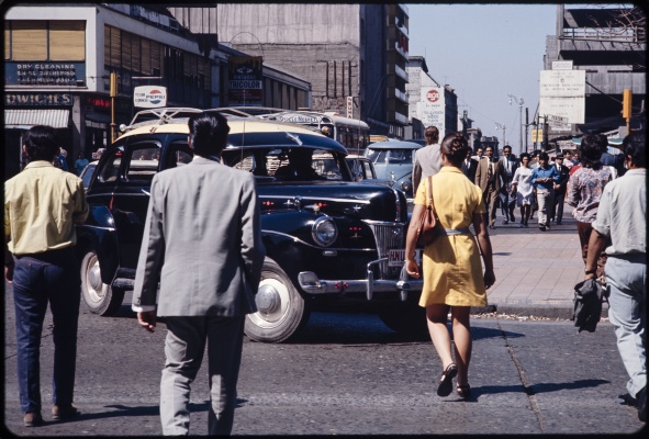Michael Mauney《Chile 1971: los primeros días de Allende》：镜头下的历史记忆