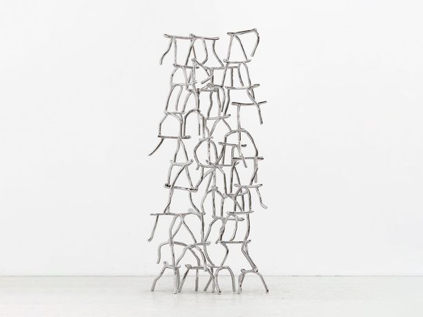 Tony Cragg《雕塑新作展》:材料与形体的极限探索