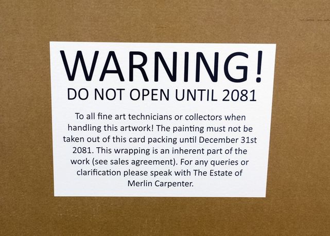 Merlin Carpenter《Do Not Open Until 2081》：一场关于艺术与未来的思考