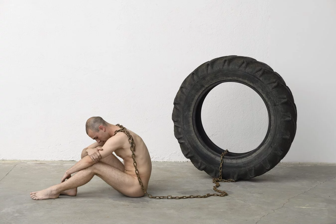 Paolo Canevari《God Year》:意象与历史的对话