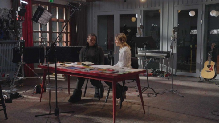 To the wind：《To the wind》：翻译与影像的对话空间