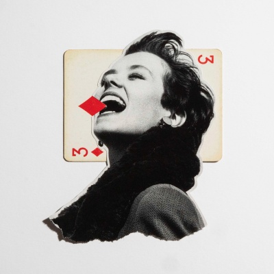 54 Jokers：扑克牌中的身份与偶然