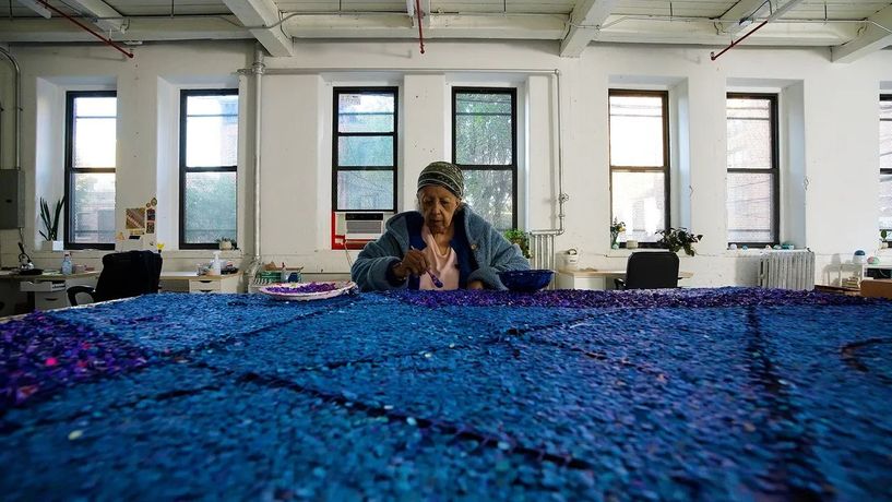 Howardena Pindell《Howardena Pindell》:抽象艺术与社会议题的深度对话