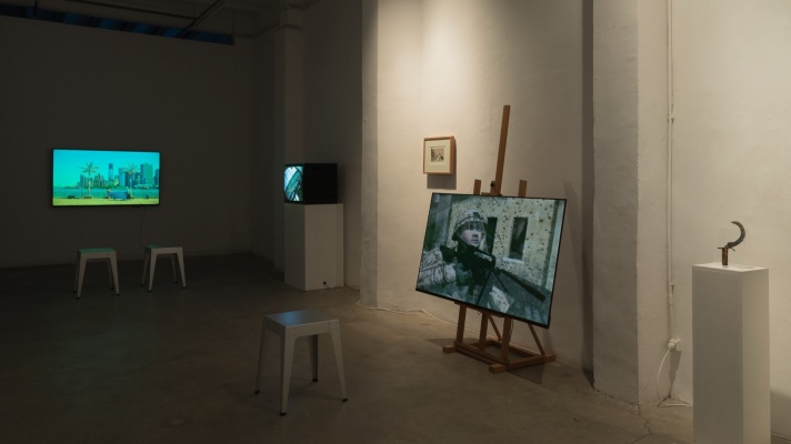 Ties with the City / Lazos con la ciudad：城市与人的诗意碰撞